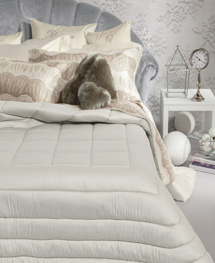Comforter Lory