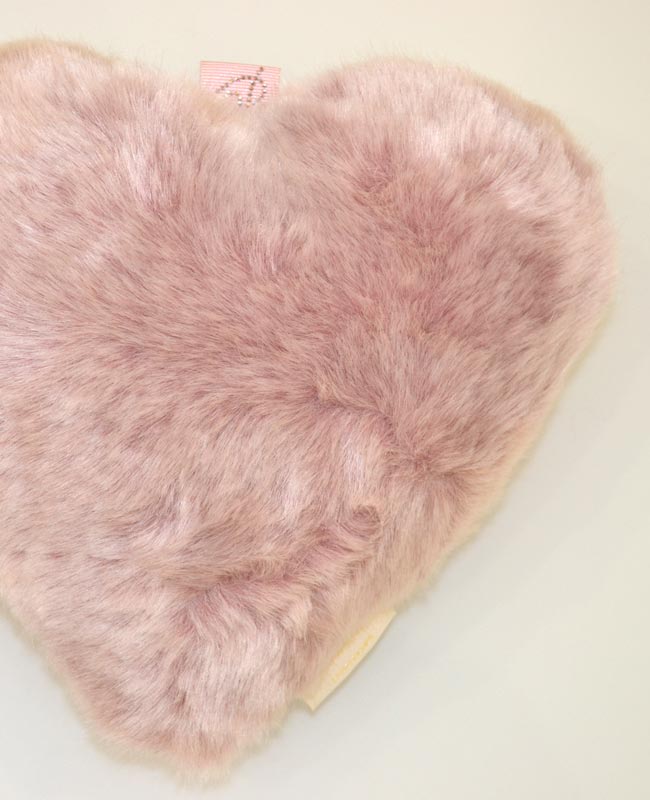 L'Angolo del Corredo - Vendita online heart - cuscino peloso a forma di  cuore in ecopelliccia bianco blumarine 