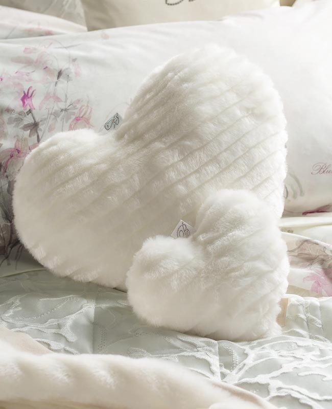 Cushion Maryland big heart-shaped