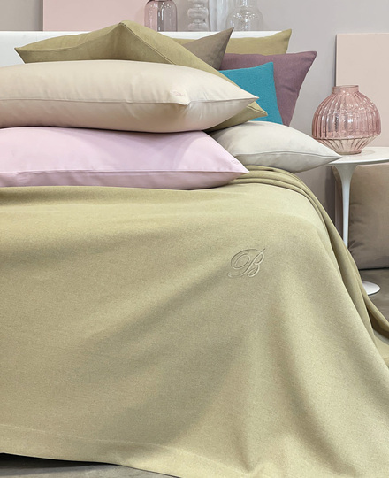 Unquilted bedspread Sunday