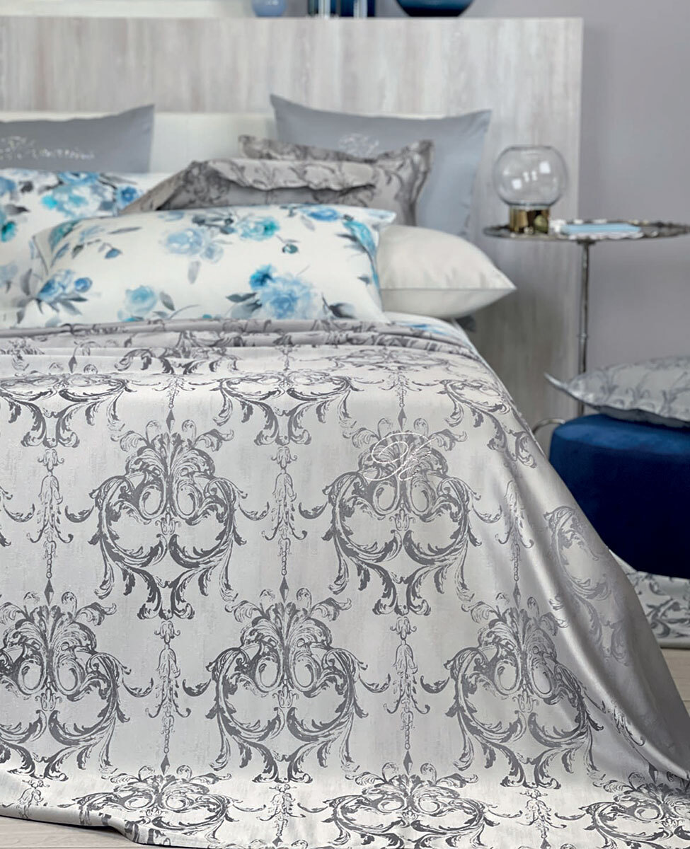 Unquilted Bedspread Regale double bed