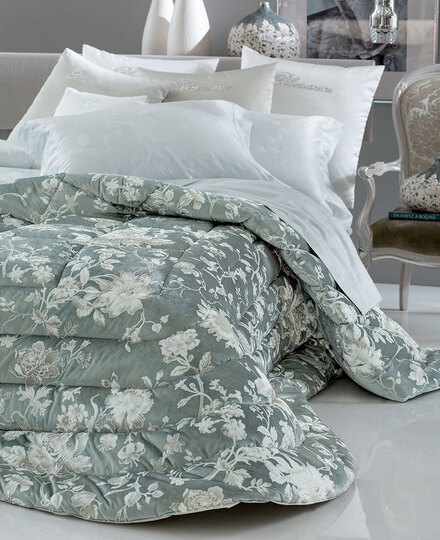 Comforter Regale for double bed